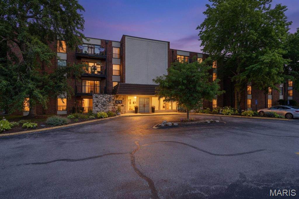 578 Sarah Lane - Photo 1