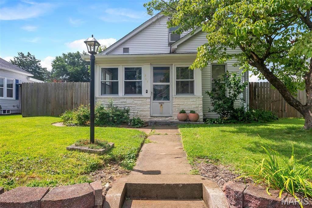 907 Hawley Avenue - Photo 1