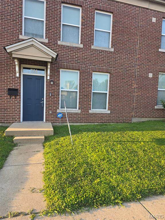 721 Dickson Street - Photo 1
