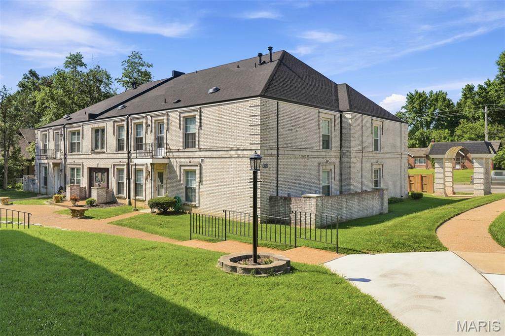 4392 Chateau De Ville Drive - Photo 1