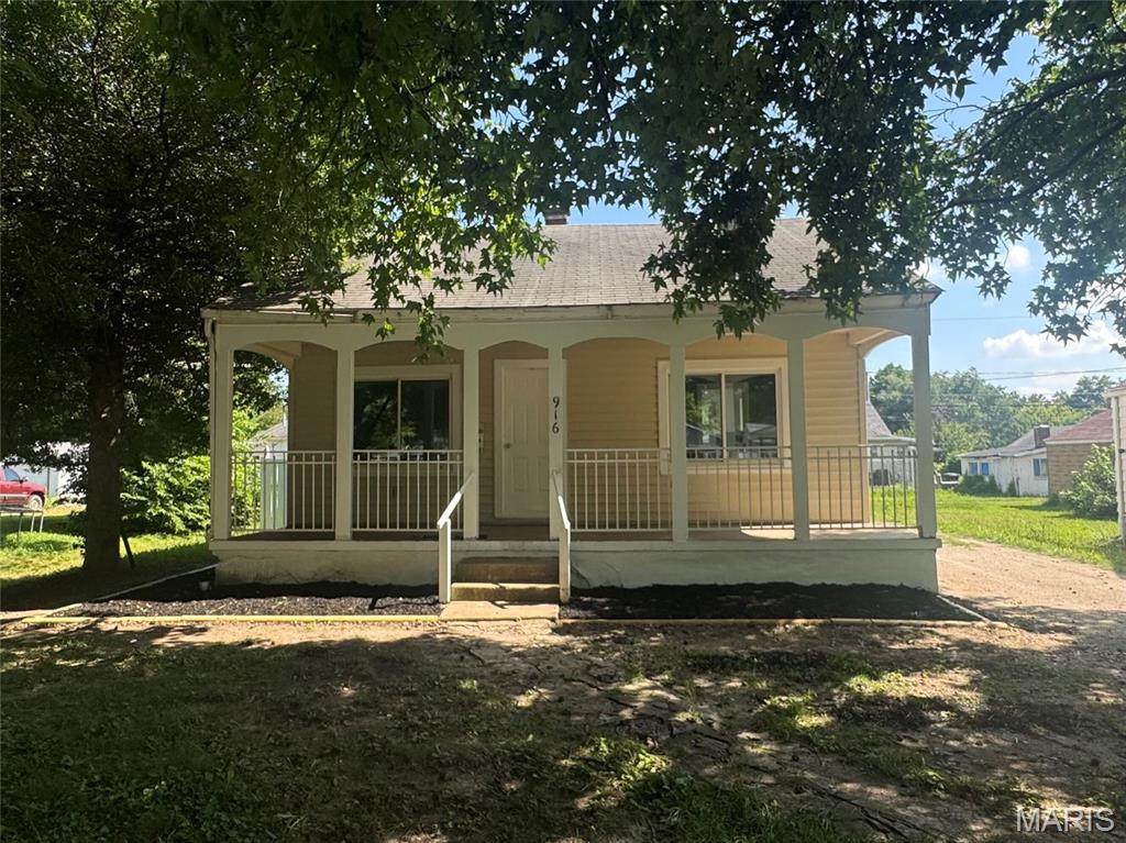 916 College Avenue - Photo 1