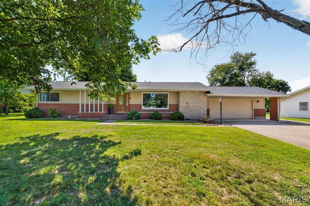 1007 Hillcrest Drive - Photo 1