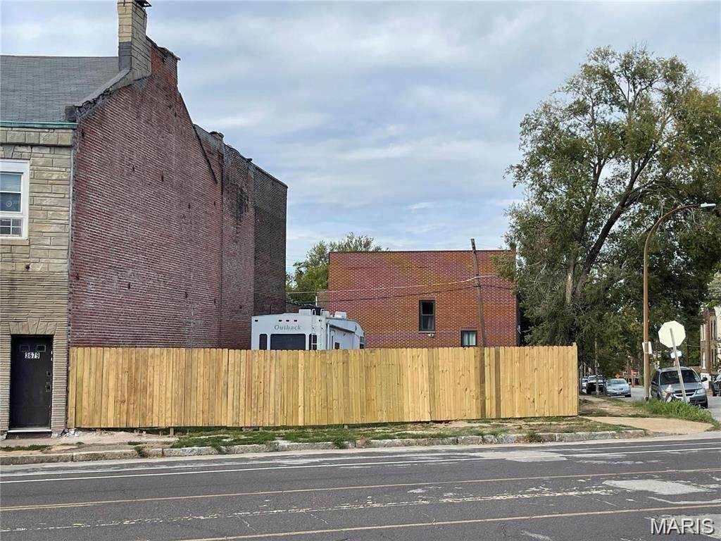 3673 Broadway - Photo 1