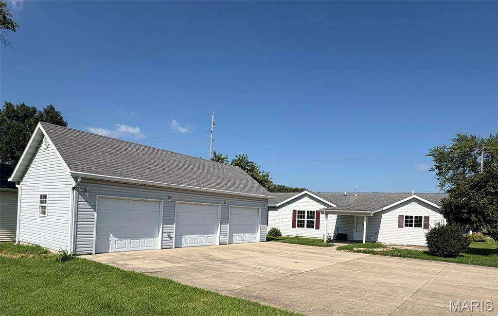 24 Lincoln Avenue - Photo 1