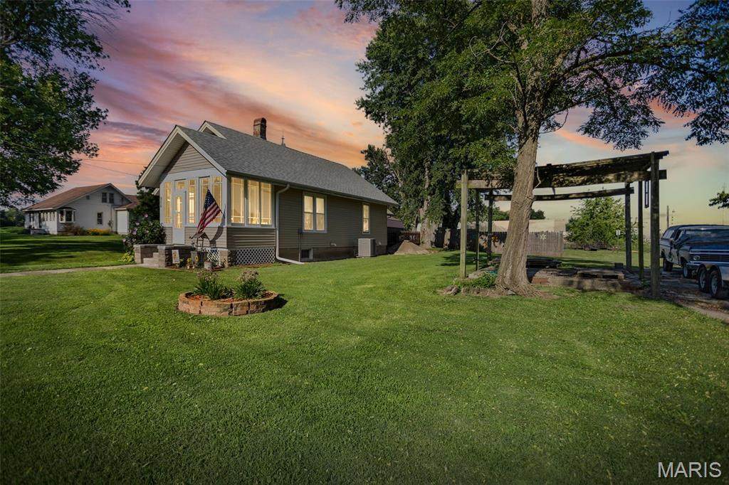 906 Main Street - Photo 1