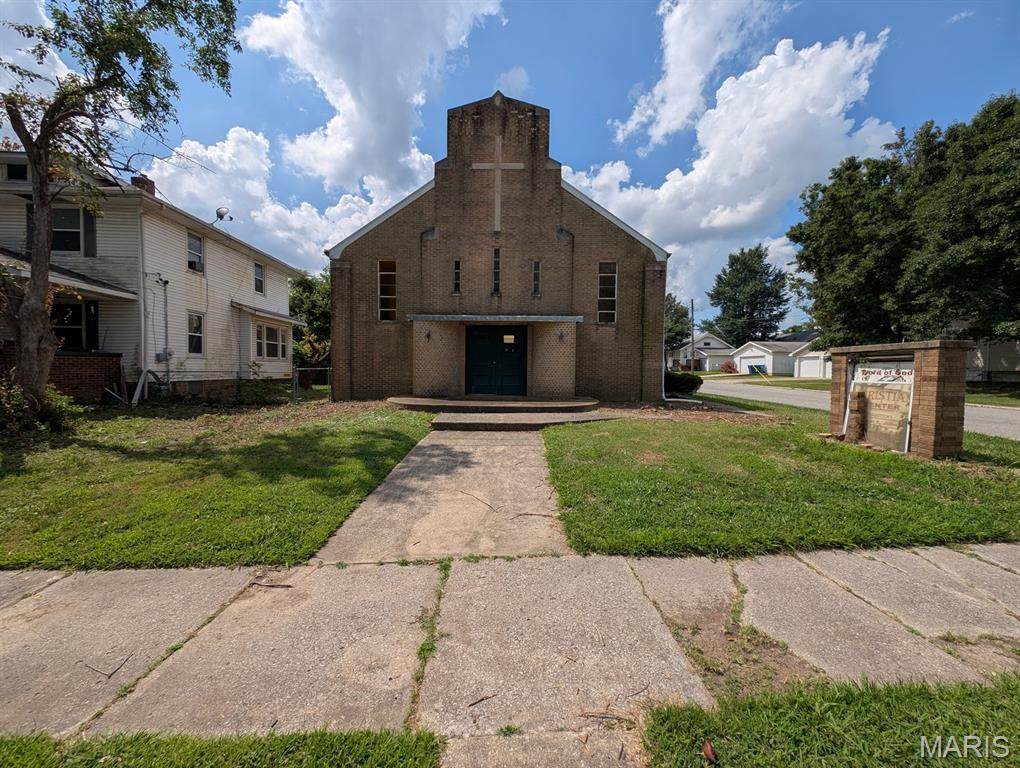 2715 Hillcrest Avenue - Photo 1