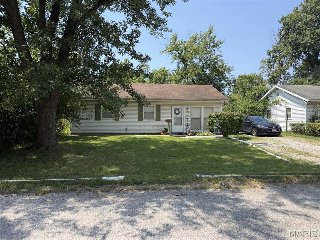806 5th Street - Photo 1