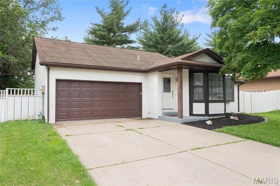 1513 Royal Oak Court - Photo 1