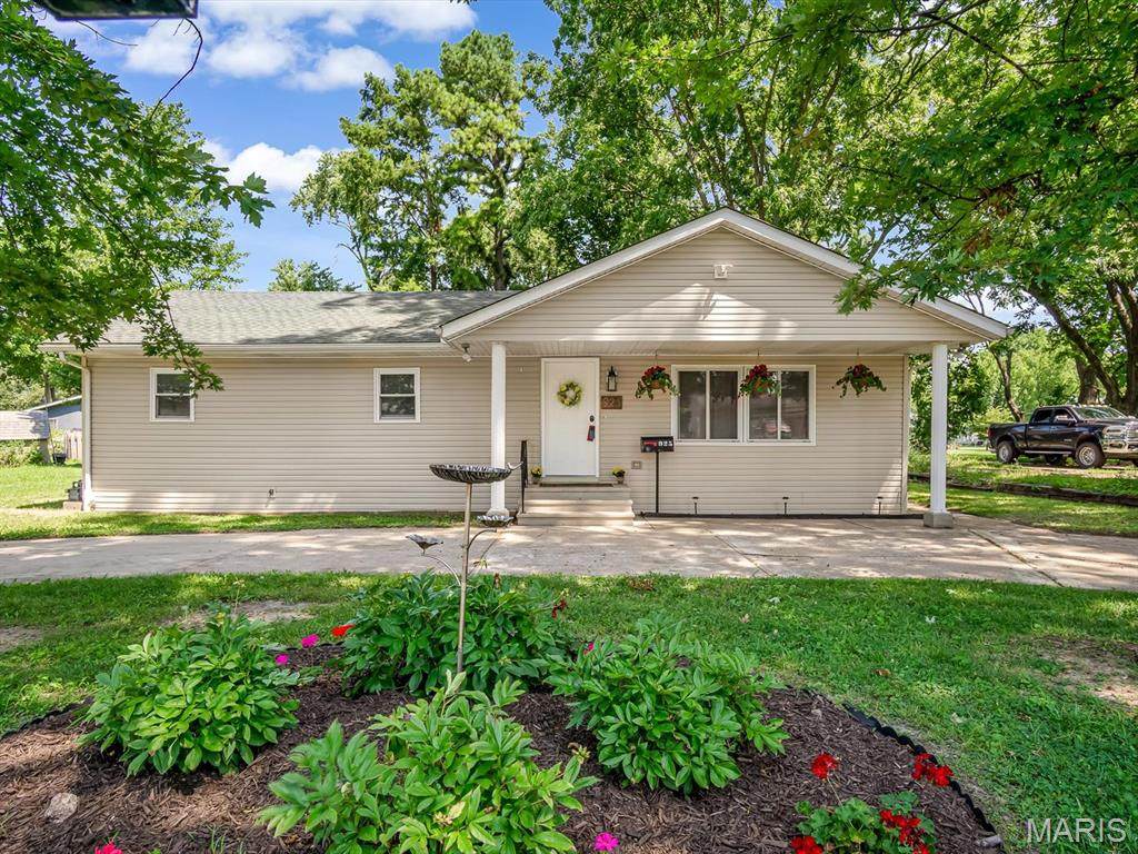 925 Green Street - Photo 1