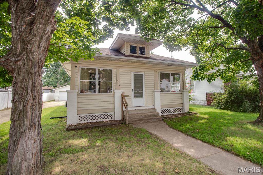 215 10th Street - Photo 1