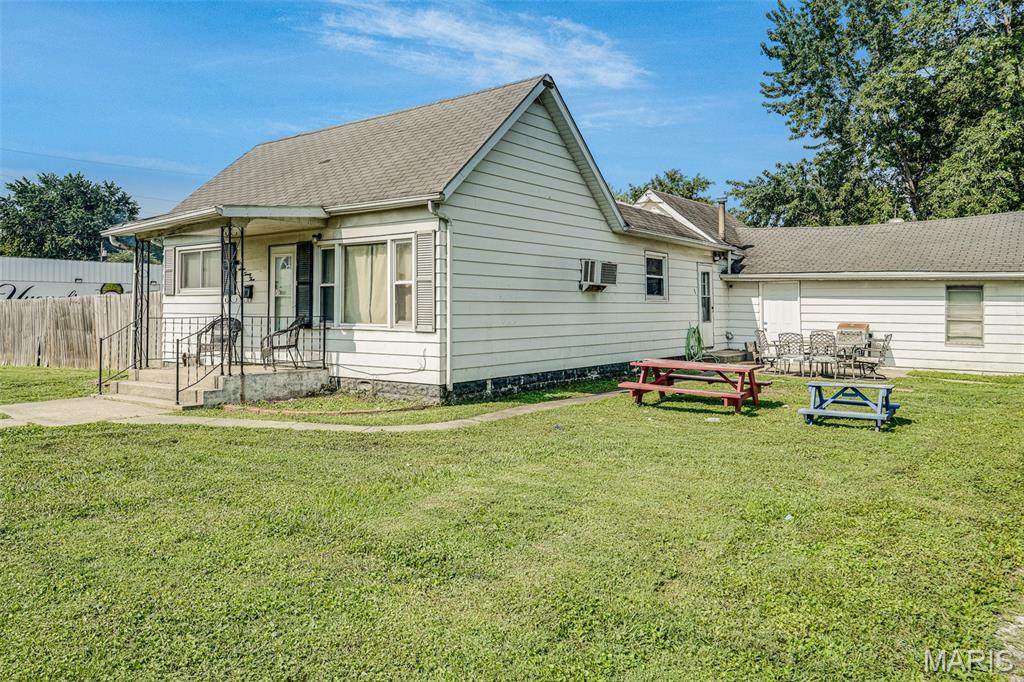 723 Hackman Street - Photo 1