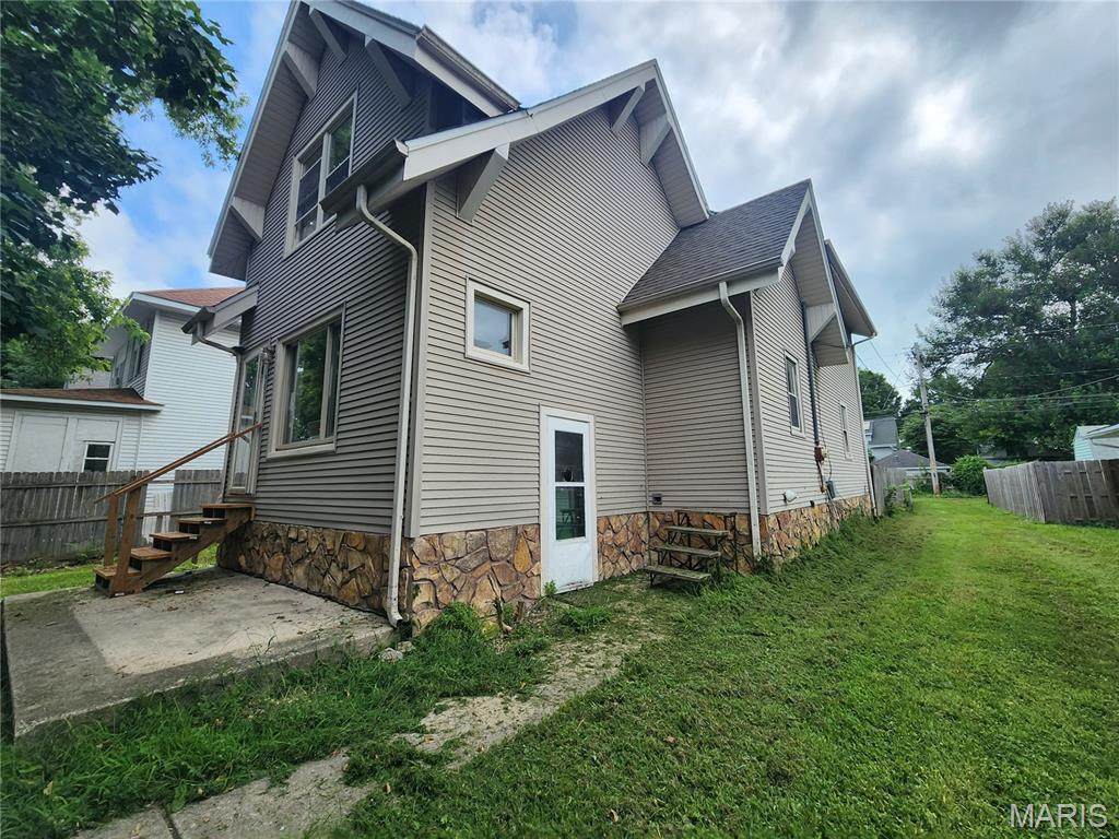907 Johnson Street - Photo 1