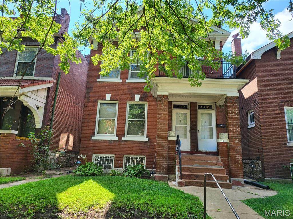 4410 Clarence Avenue - Photo 1