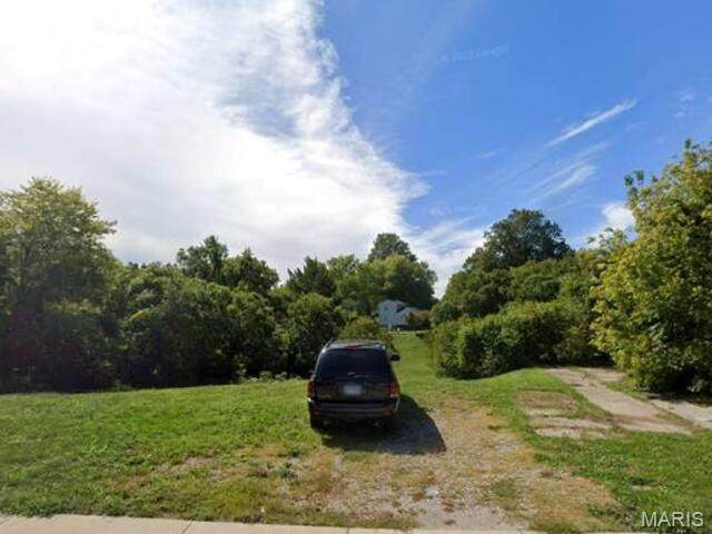 423 Clinton Street - Photo 1