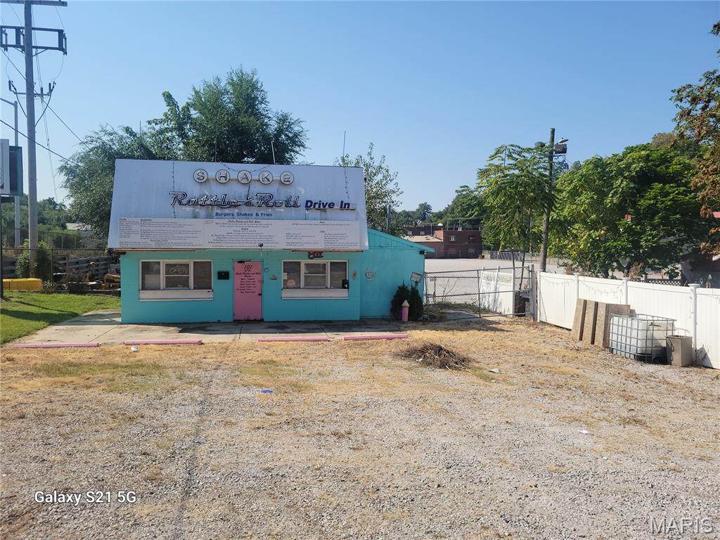 101 9th Street - Photo 1