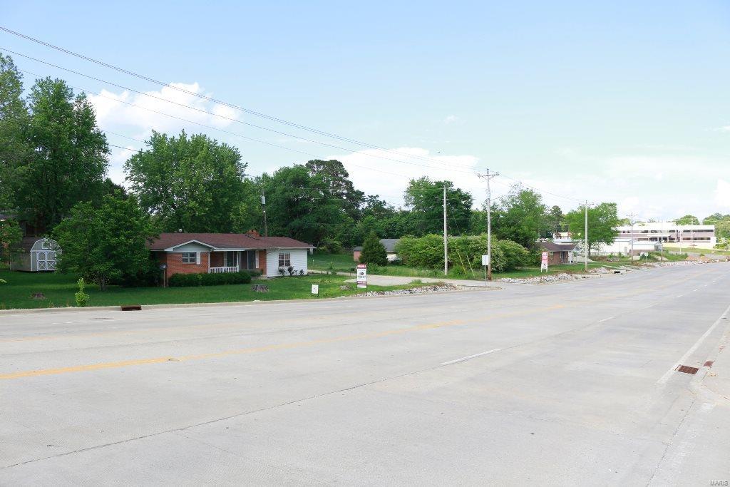 2911 Oak Grove Rd - Photo 1