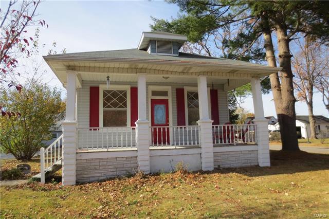 714 Maple Street - Photo 1