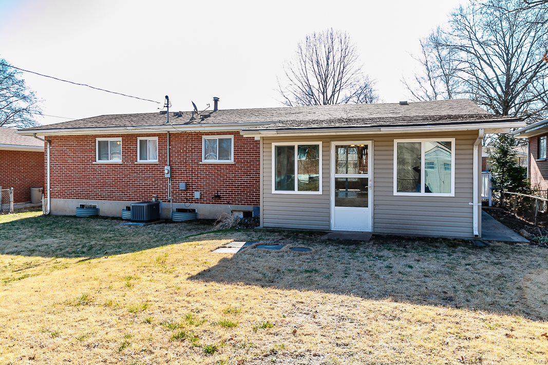 225 Naomi Avenue - Photo 1