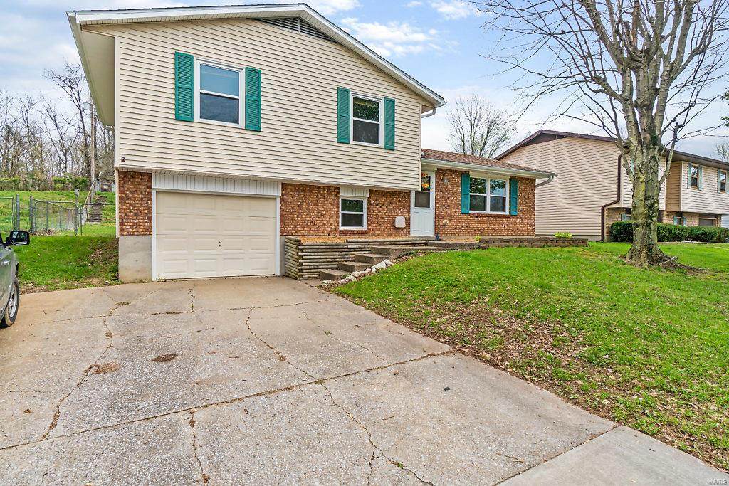 228 Shawnee Boulevard - Photo 1