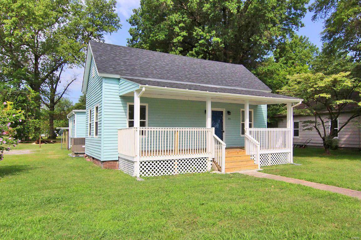 305 Moore Avenue - Photo 1