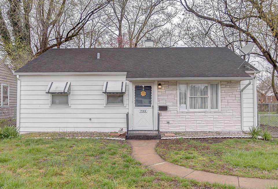 733 Pershing - Photo 1
