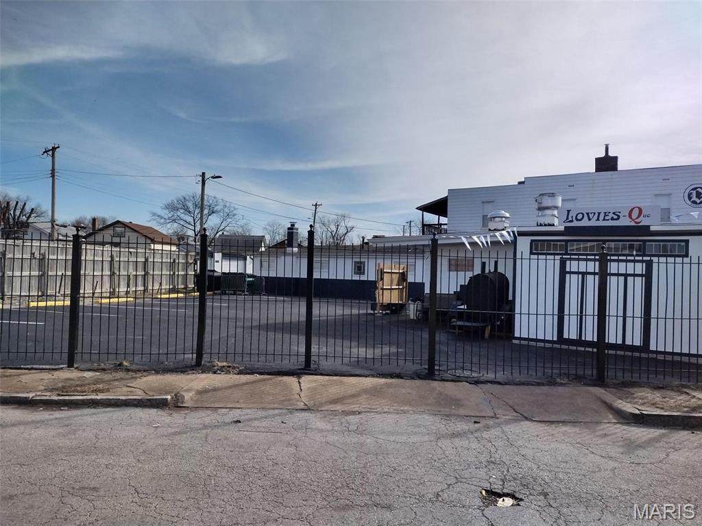 7954 Broadway - Photo 1