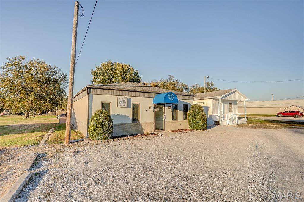 607 Lyons St - Photo 1