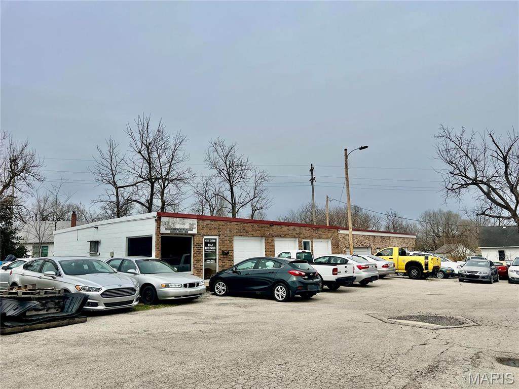 411 Commercial Street - Photo 1
