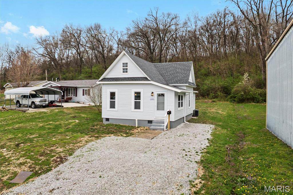 140 Pershing Avenue - Photo 1