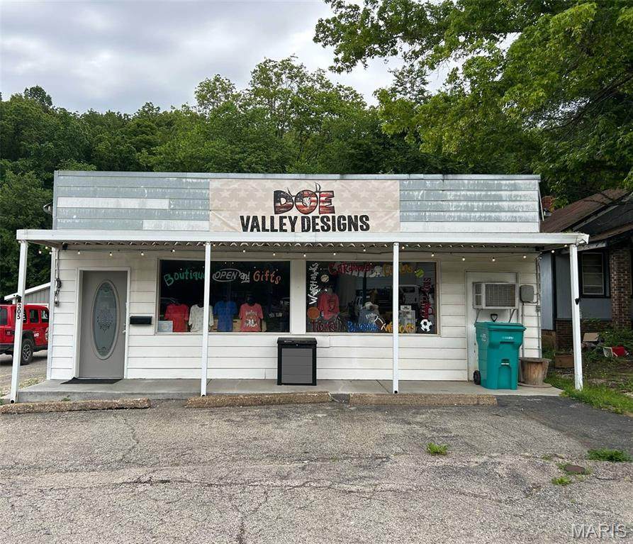 305 Pine Street - Photo 1