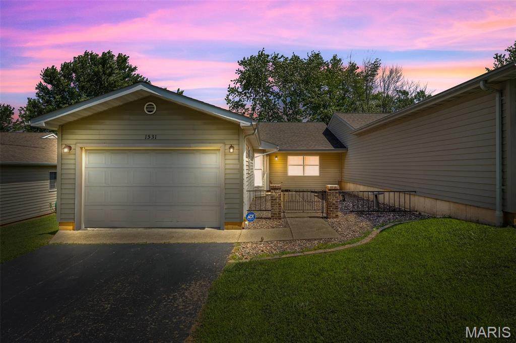 1531 Charmaine Drive - Photo 1