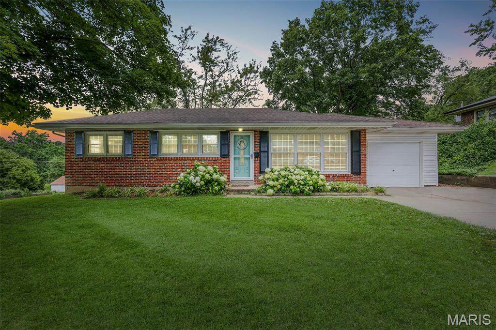 1001 Hillcrest Place - Photo 1