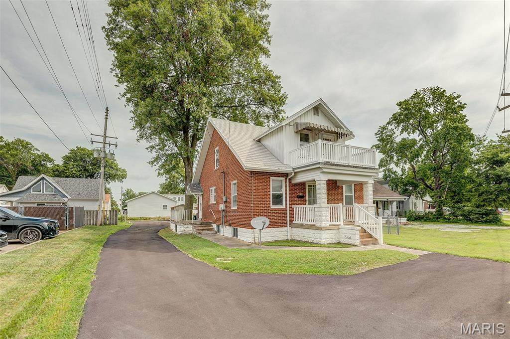 403 Washington Street - Photo 1