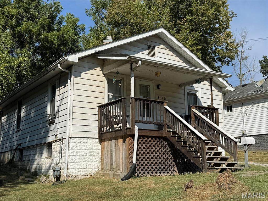 2510 Clawson Street - Photo 1