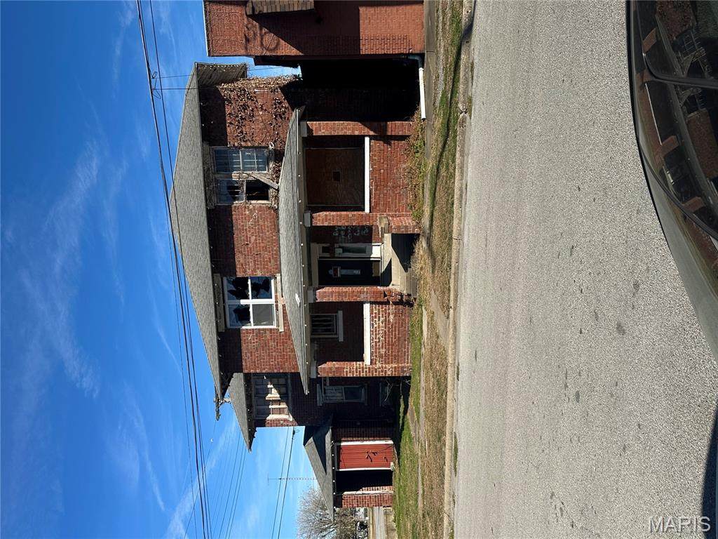 104 N Maple St - Photo 1