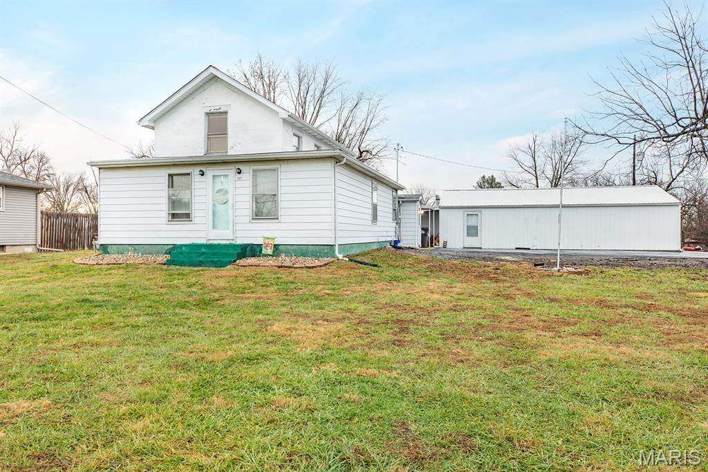 713 Warren Street - Photo 1