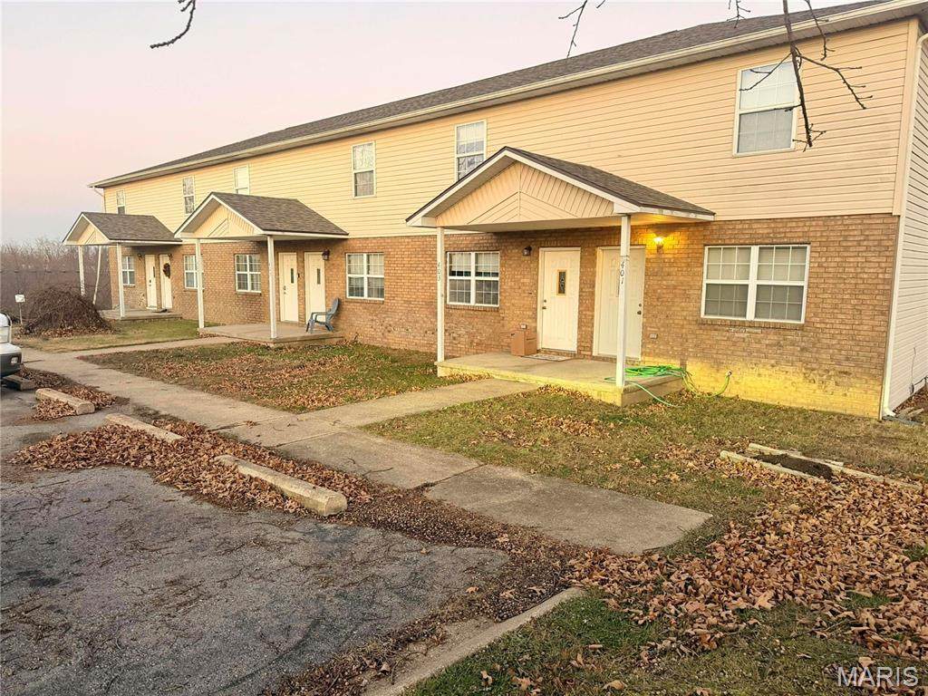 401-411 Country Villa - Photo 1