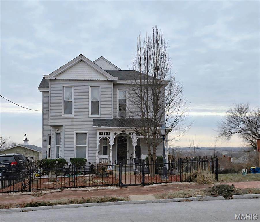 437 4th Street - Photo 1