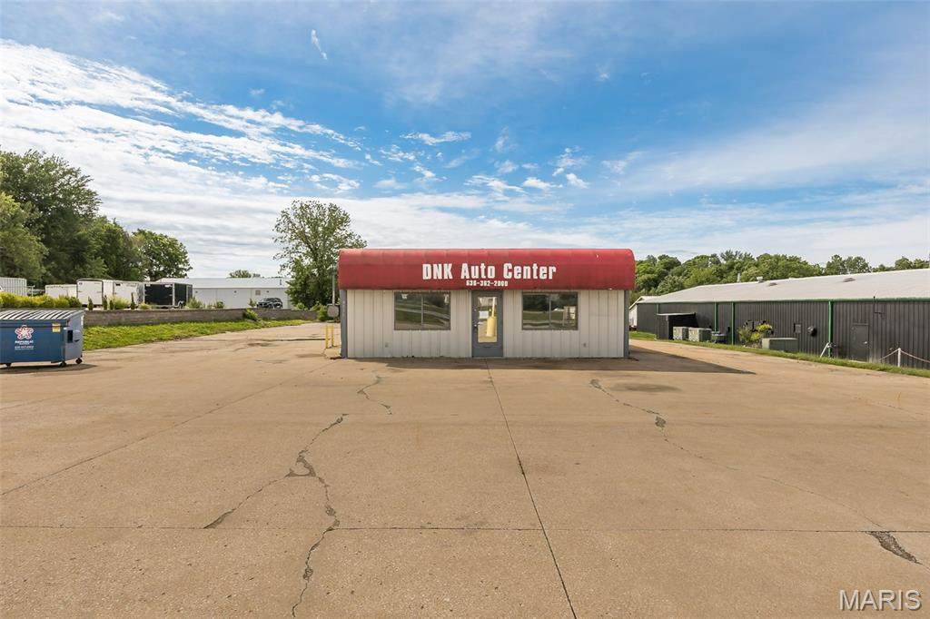 4516 St Peters Parkway - Photo 1