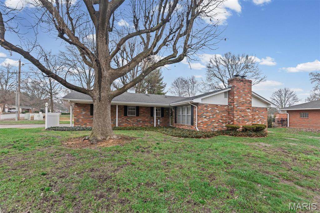 3413 Greenwood Lane - Photo 1