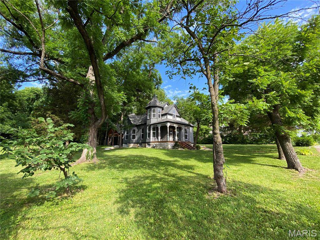 145 Ellis Avenue - Photo 1