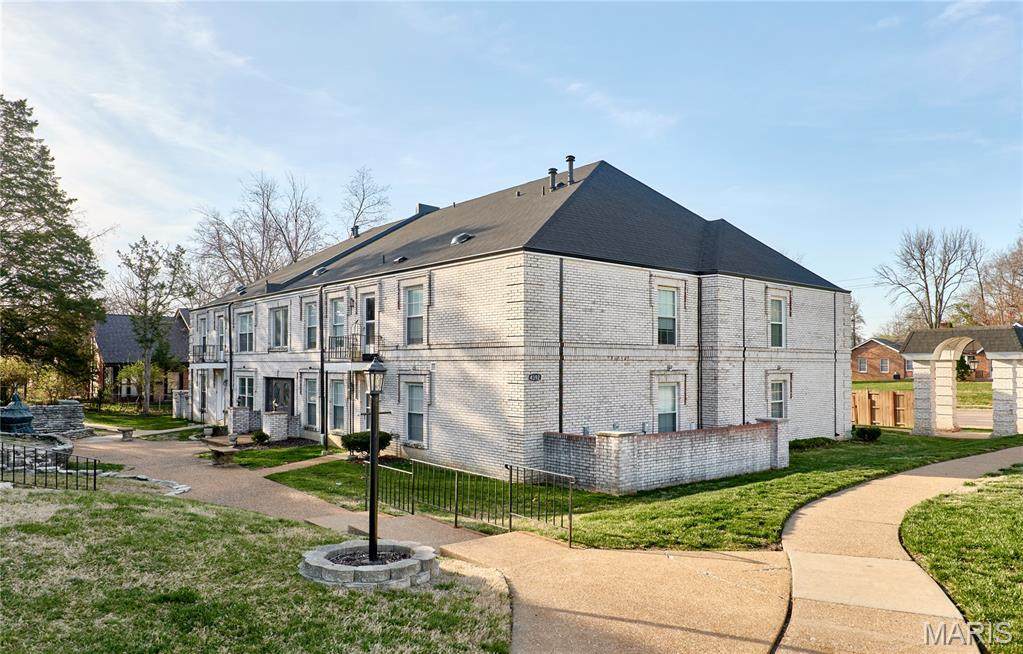 4392 Chateau De Ville Drive - Photo 1