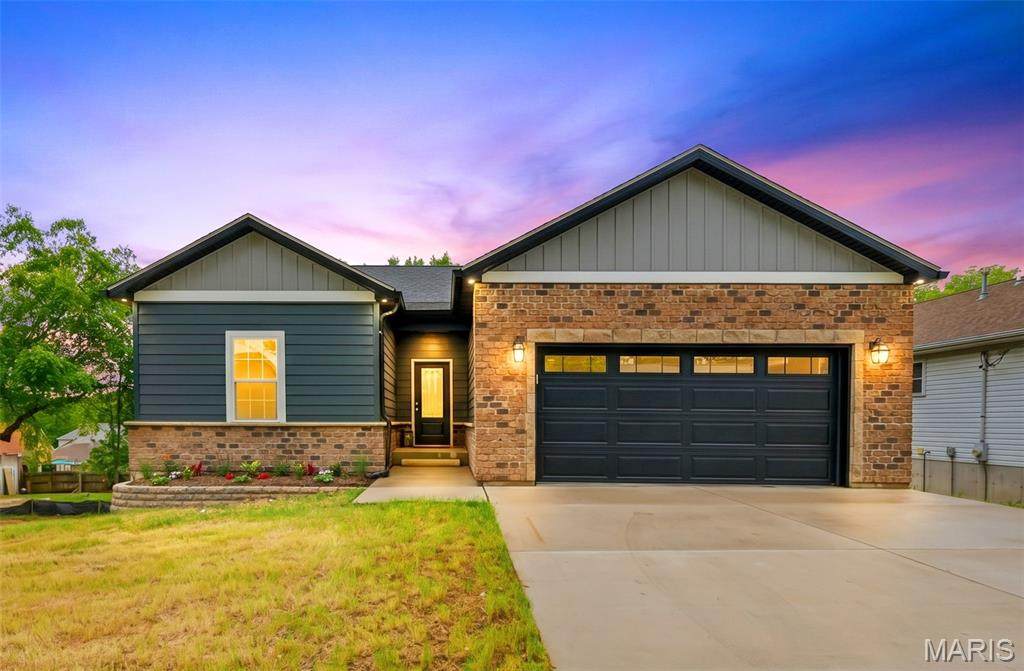 208 6th Street - Photo 1