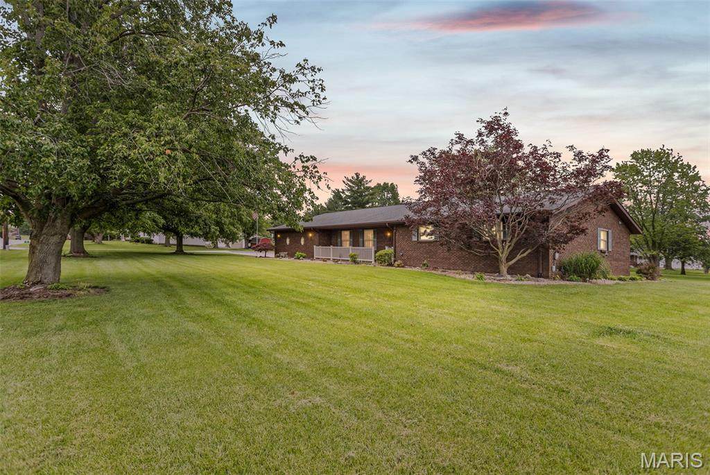 800 Hollow Avenue - Photo 1