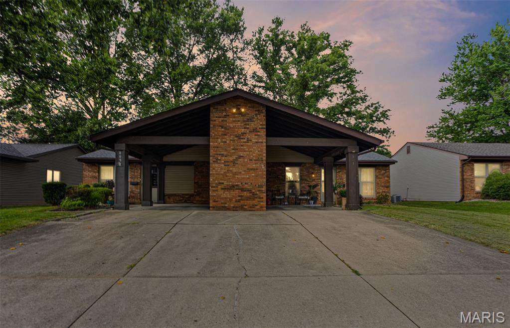 809 White Oak Drive - Photo 1