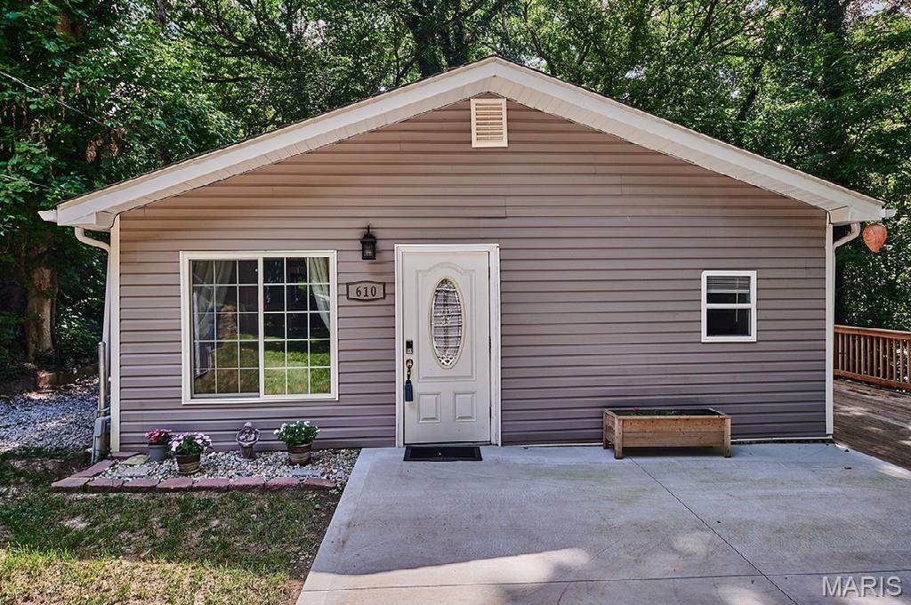 610 Saint Clair Road - Photo 1