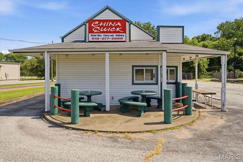 940 Carlyle Avenue - Photo 1
