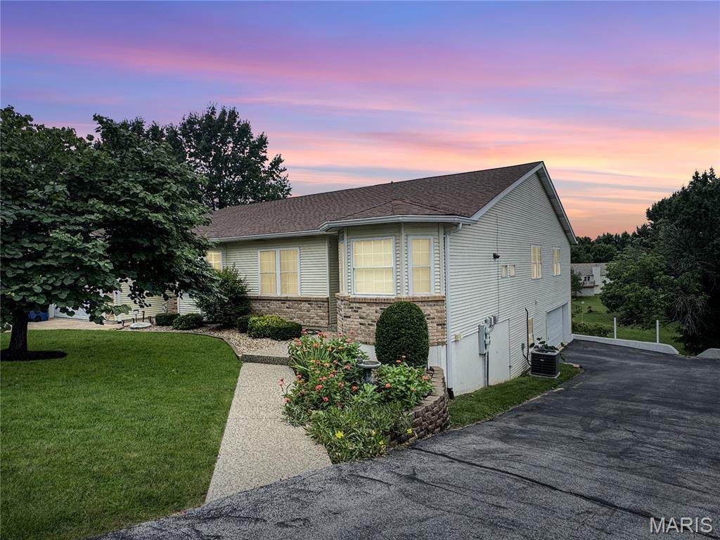 109 Wenona Drive - Photo 1