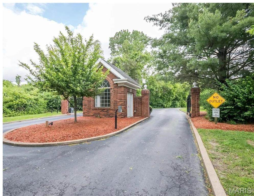 1548 Fountainhead Lane - Photo 1