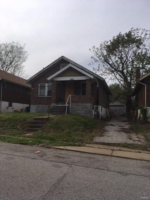 4325 Rosewood Avenue - Photo 1